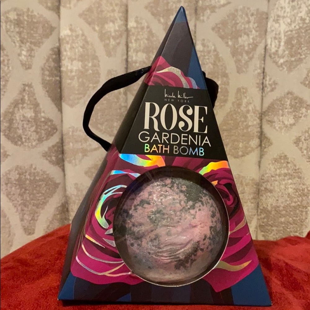 ~Nicole Miller~ “Rose Gardenia” Bath Bomb